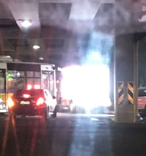 ?？谑忻耖_車遇LED屏廣告險撞人 企業(yè)：有人來查我搞定 
